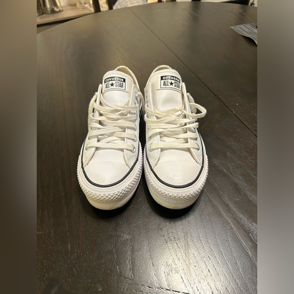 Converse women’s Chuck Taylor All Star platform sneakers - Picture 2 of 4